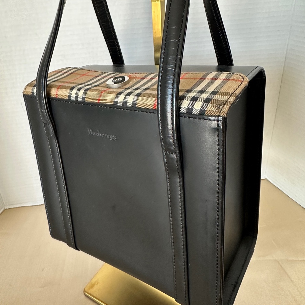 RARE AUTHENTIC/BURBERRY NOVA CHECK LEATHER HANDBAG BY SANYO SHOKAI. - Picture 4 of 17